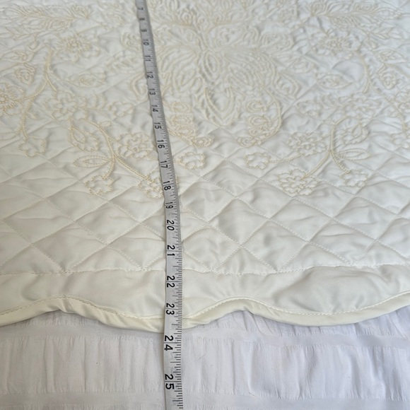 Martha Stewart Queen Cream Quilted Embroidered Coverlet And 2 Matching Shams - Picture 4 of 13